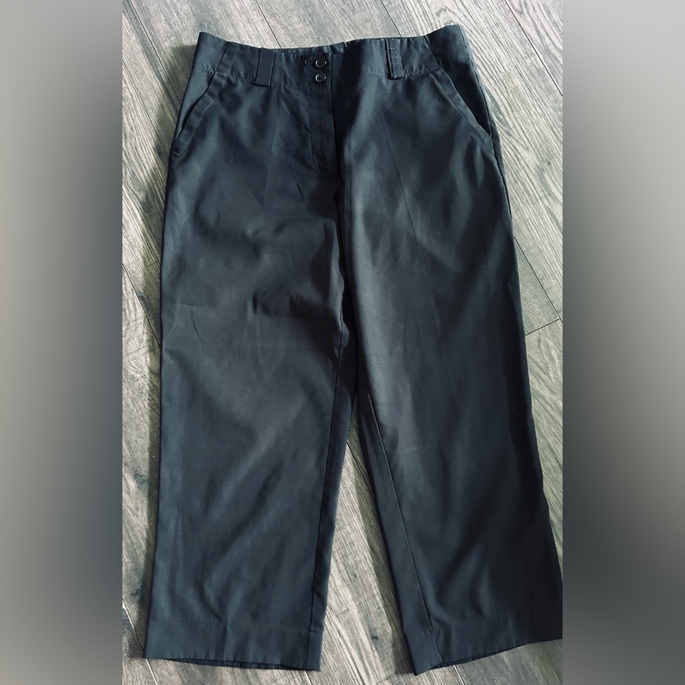 NIKE Golf Womens size 4 black capri pants in excellent condition